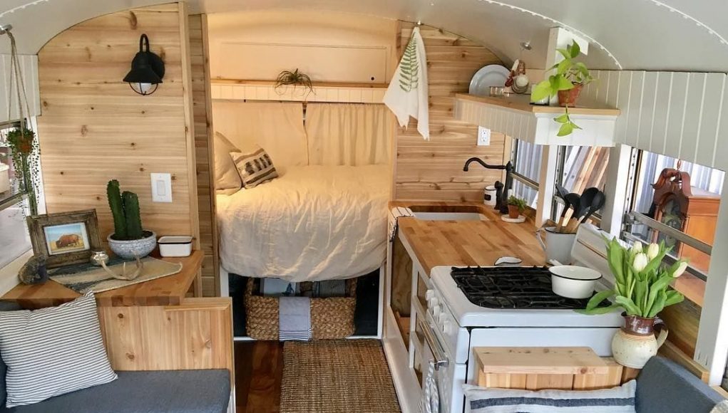 how to decorate a camper